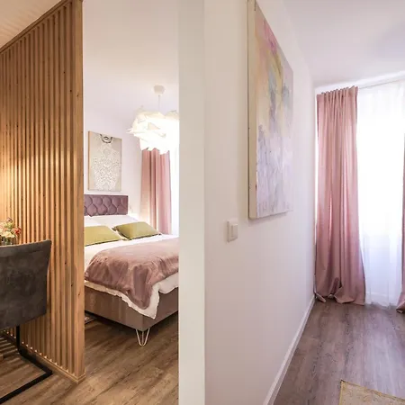 Apartament Charming In Center