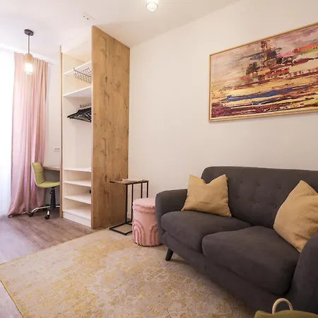 Charming In Center *