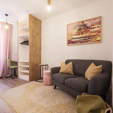 Charming In Center דירה *