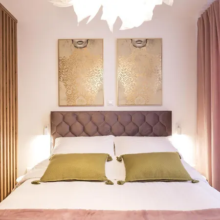 Apartament Charming In Center *