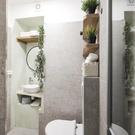 Charming In Center דירה *