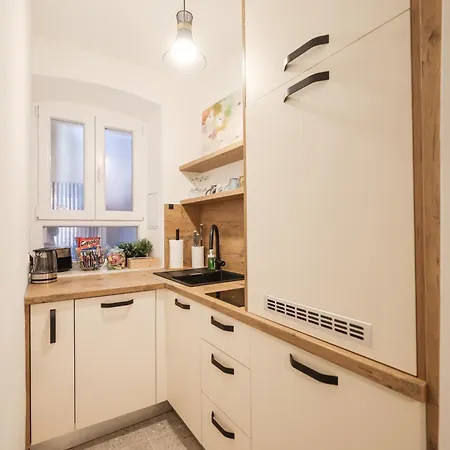 Charming In Center Apartment